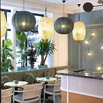 Le Lavoisier & Hotel Paris